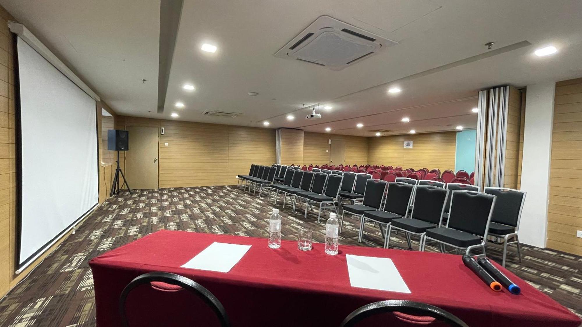 Hotel Citrus By Compass Hospitality 4*